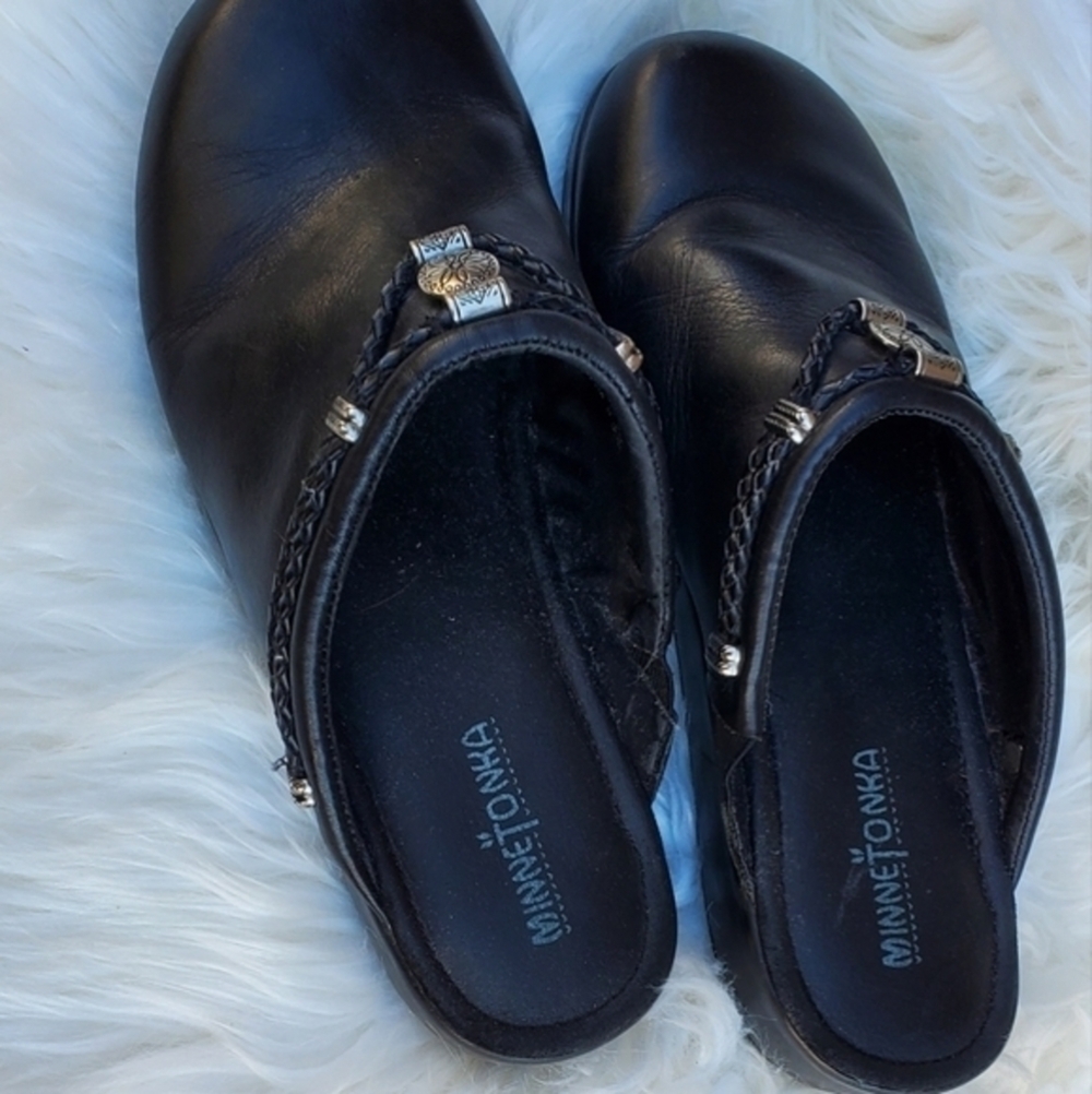 Minnetonka Black Leather Western Clogs 10 - Picture 3 of 7